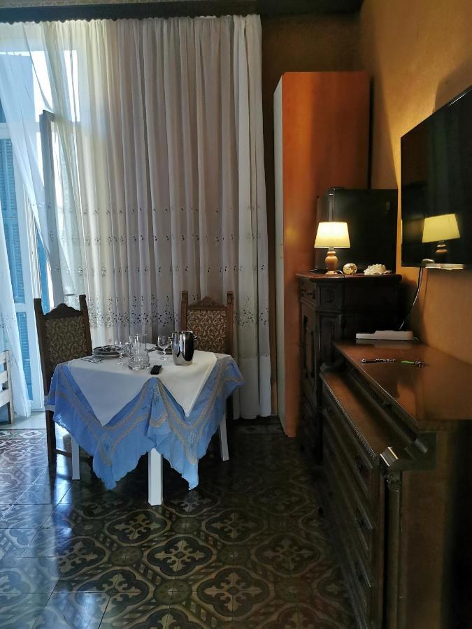 Albisola Bed And Breakfast Albisola Superiore Bagian luar foto