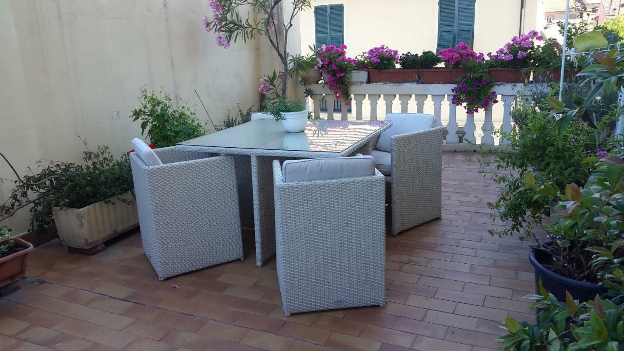 Albisola Bed And Breakfast Albisola Superiore Bagian luar foto